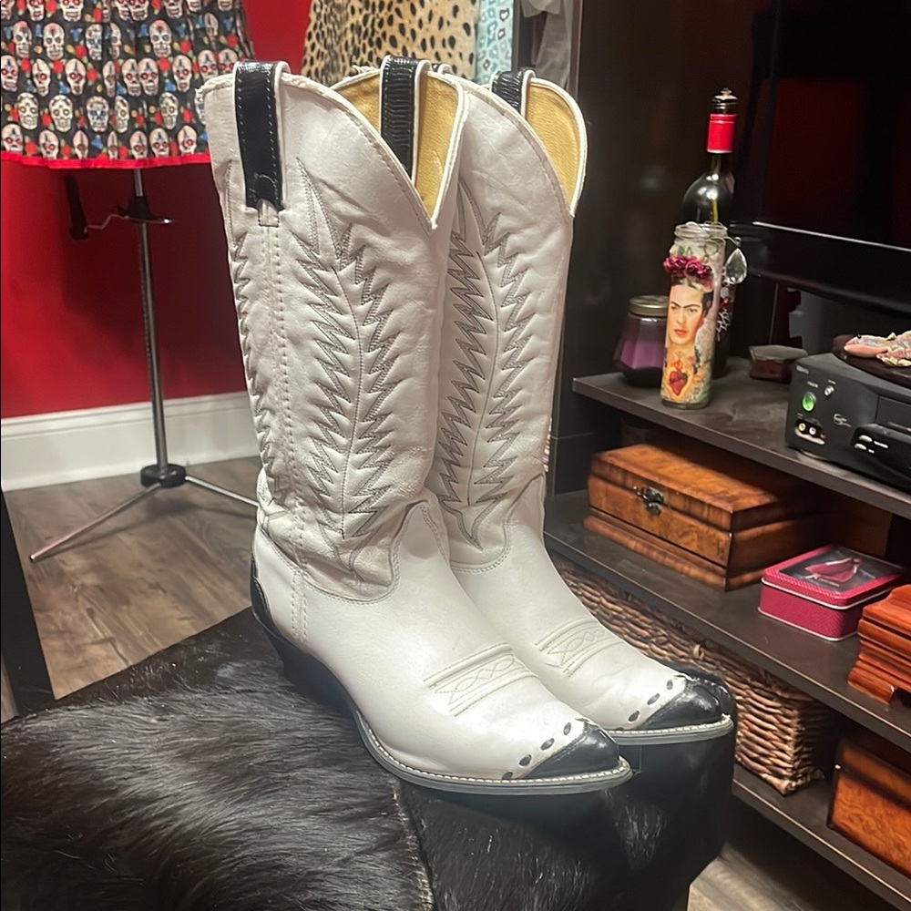 COPY - Vintage White and Black Western Cowboy Boots